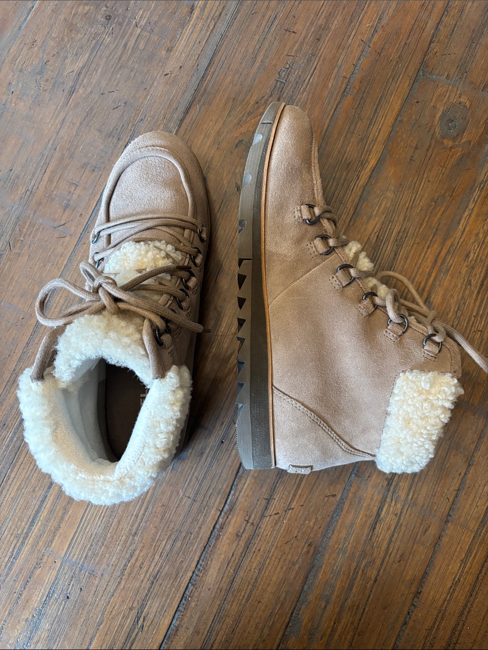 Sorel size 10 Harlow Lace up Shearling Lined Tan Ankle Boots
